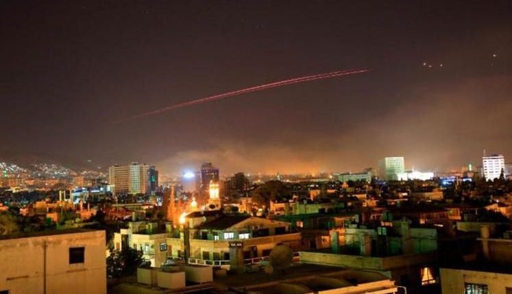 أول طائرة إجلاء تنقل سوريين من السودان الى سوريا