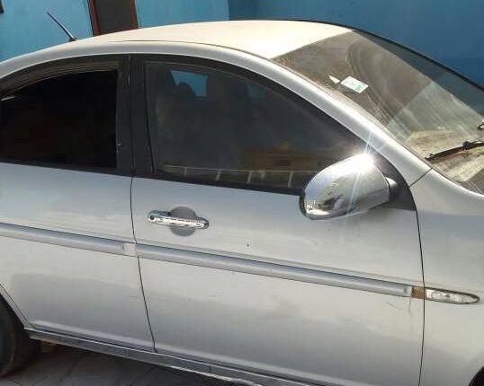 في سابقة خطيرة .. عصابة مسلحة تنهب سيارة بداخلها أسرة بالخرطوم