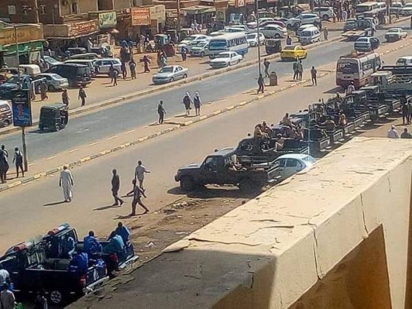 تظاهرات ليلية بالخرطوم والسلطات تطلق الغاز المسيل للدموع على المحتجين تظاهرات ليلية بالخرطوم والسلطات تطلق الغاز المسيل للدموع على المحتجين
