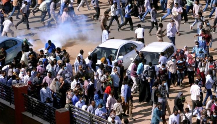 السودان: دعوات لإضراب شامل والسلطات تفض تظاهرات بالقوة