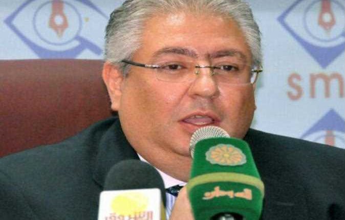السفير المصري بالخرطوم يؤكد أن بلاده تقف على مسافة واحدة من الأطراف السودانية