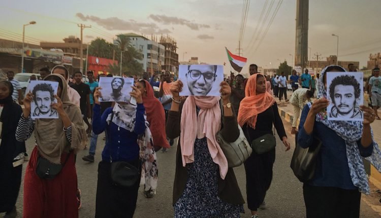(منظمة) تعلن إحصائيات جديدة عن شهداء ثورة ديسمبر وتكشف معلومات صادمة عن دفن بعضهم أحياء
