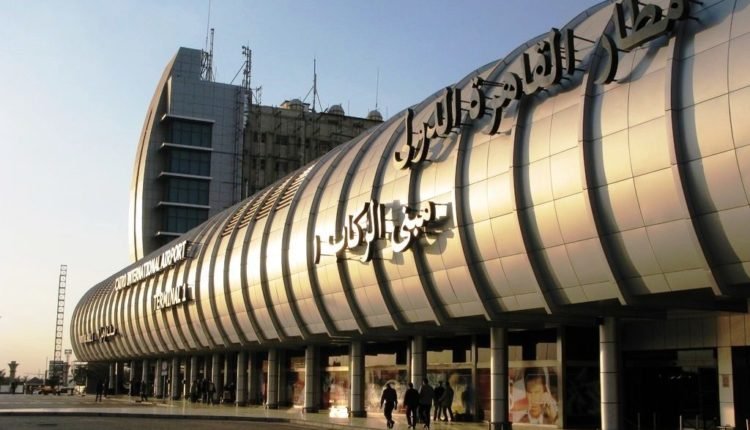بريطانيا تعلق رحلاتها الجوية إلى مطار القاهرة لدواع أمنية