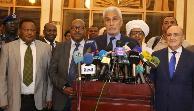تحديد الموعد النهائي للتوقيع على وثيقة الاعلان الدستوري وكشف اسباب التاخير