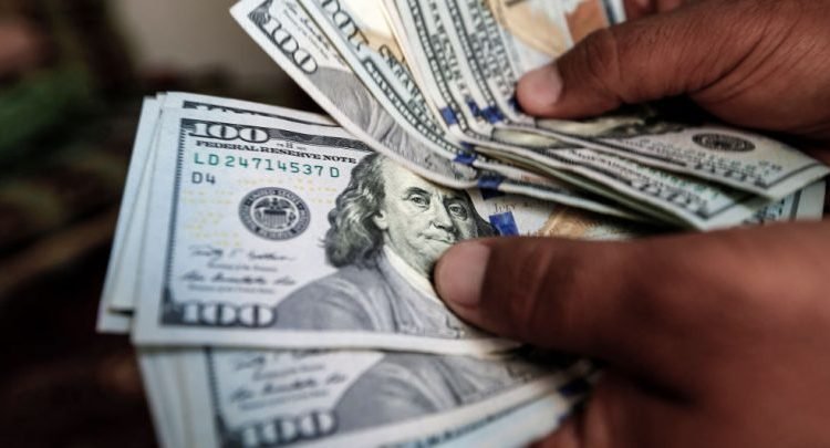 توقف مفاجئ لعمليات البيع والشراء للعملات الأجنبية بأسواق الخرطوم