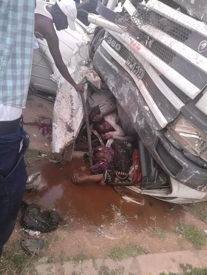 عاجل: "قلاب" يدهس عربة "هايس" بجسر الفتيحاب ومصير مجهول للركاب "صور"