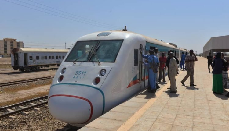 السودان: إطلاق قطار للمواصلات بالخرطوم ونقل المواطنين مجاناً لـ(3) أيام