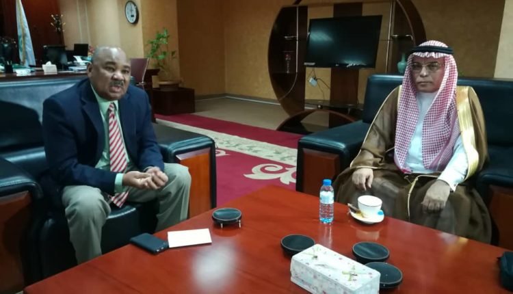 وزير المالية يأمل في الاستفادة من تجربة السعودية لتقديم الدعم المباشر للمواطن ويكشف أولويات المرحلة الانتقالية