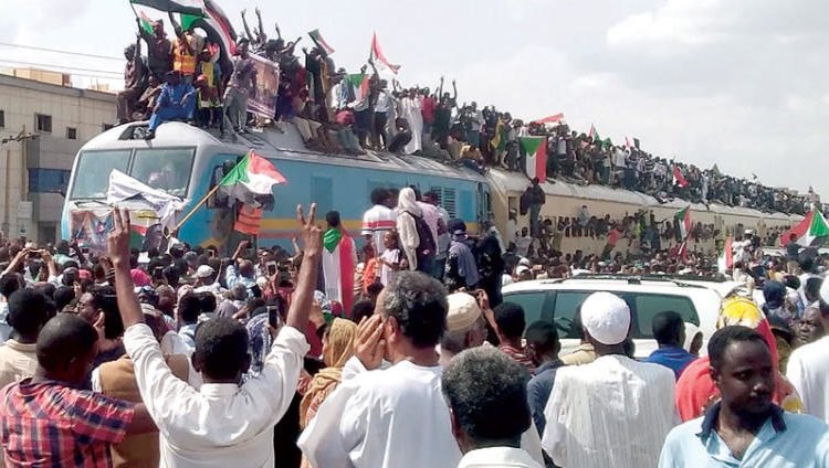 قيادي بالحرية والتغيير يوجه انتقادات للحكومة ويدعو لتسيير مواكب تصحيح الثورة السودانية