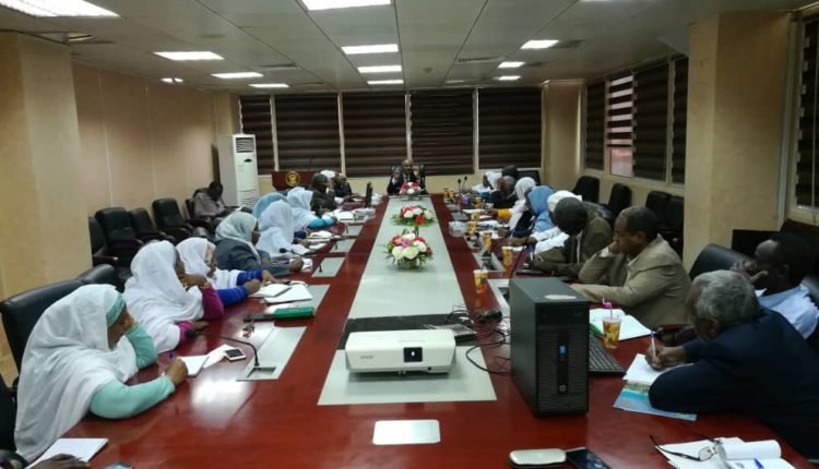 السودان: توجيهات صارمة لوزير المالية في اجتماع موسع لتنفيذ موازنة 2020