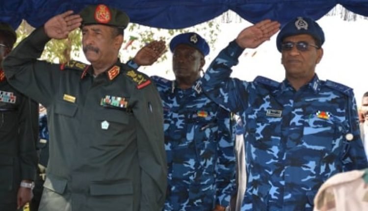 عاجل .. البرهان يصدر قرارا سياديا بسحب الجنسيات من الاف الأجانب في السودان