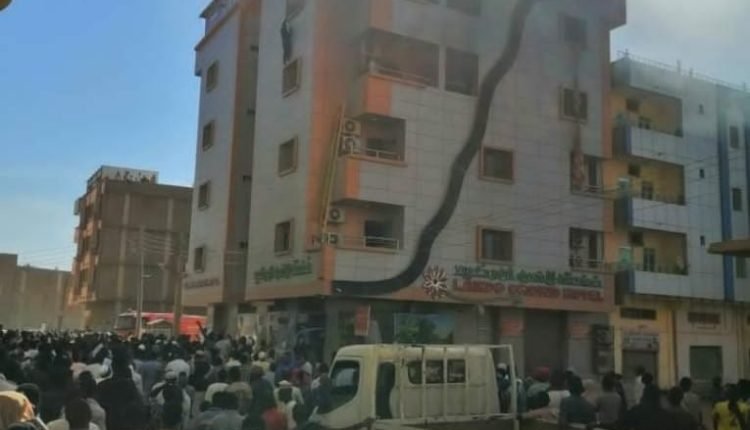 عاجل : مصرع 3 أشخاص وإصابة 10 لاعبين كرة قدم في حريق داخل فندق بالخرطوم