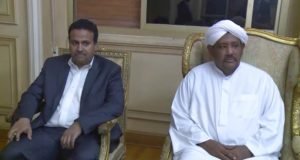 بالصور.. حميدتي يجري مباحثات مع رئيس الحزب الاتحادي الديمقراطي محمد عثمان الميرغني بالقاهرة