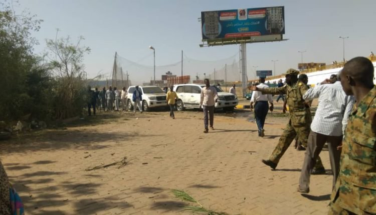 عاجل: محاولة اغتيال رئيس الوزراء السوداني عبد الله حمدوك في انفجار سيارة ملغومة استهدفت موكبه