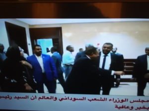 تاق برس يرصد بالصور..اول ظهور لرئيس الوزراء السوداني عبد الله حمدوك بعد محاولة اغتياله واستقبال حاشد من وزراء حكومته وقوى الحرية والتغيير