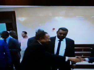 تاق برس يرصد بالصور..اول ظهور لرئيس الوزراء السوداني عبد الله حمدوك بعد محاولة اغتياله واستقبال حاشد من وزراء حكومته وقوى الحرية والتغيير