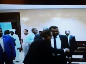 تاق برس يرصد بالصور..اول ظهور لرئيس الوزراء السوداني عبد الله حمدوك بعد محاولة اغتياله واستقبال حاشد من وزراء حكومته وقوى الحرية والتغيير