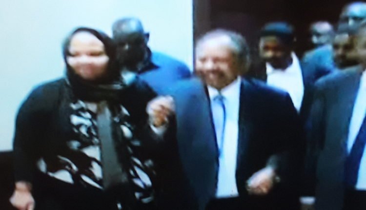 تاق برس يرصد بالصور..اول ظهور لرئيس الوزراء السوداني عبد الله حمدوك بعد محاولة اغتياله واستقبال حاشد من وزراء حكومته وقوى الحرية والتغيير