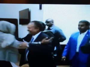 تاق برس يرصد بالصور..اول ظهور لرئيس الوزراء السوداني عبد الله حمدوك بعد محاولة اغتياله واستقبال حاشد من وزراء حكومته وقوى الحرية والتغيير