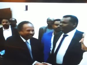 تاق برس يرصد بالصور..اول ظهور لرئيس الوزراء السوداني عبد الله حمدوك بعد محاولة اغتياله واستقبال حاشد من وزراء حكومته وقوى الحرية والتغيير