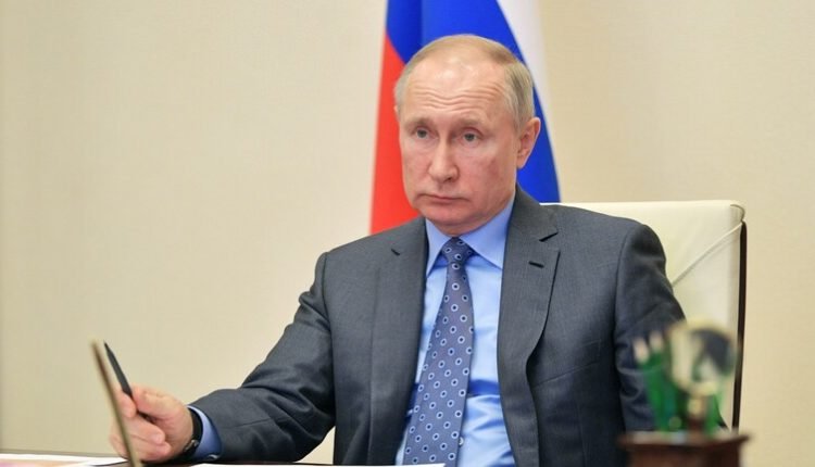 الكرملين يكشف عن حالة “بوتين” الصحية بعد تسجيل اصابة بكورونا في القصر الرئاسي