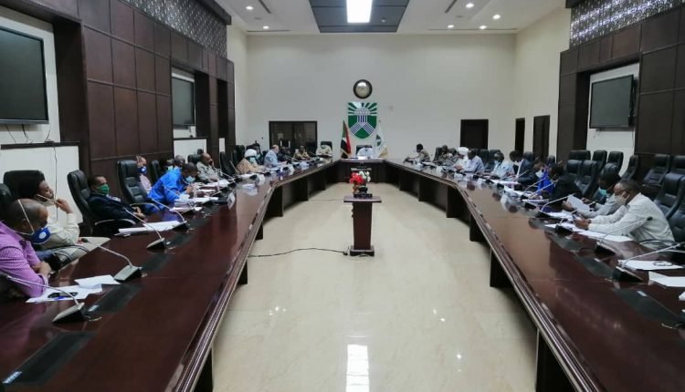 السودان :تشديد الإجراءات الإحترازية وزيادة مراكز العزل واجهزة في مداخل الخرطوم لفحص القادمين والمغادرين