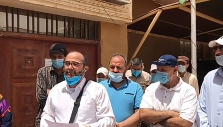 بالفيديو.. الجالية الليبية في السودان تستنجد بسلطات بلادهم للإجلاء وتعلن الدخول في اعتصام داخل مقر السفارة بالخرطوم