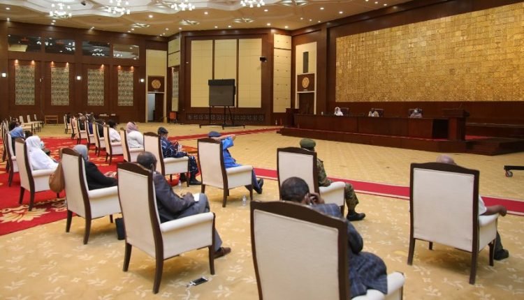 السودان: لجنة الطوارئ الصحية تقرر حظر السفر من والى ولاية الخرطوم في عيد الأضحى وتكشف عن تزايد حالات الإصابة بكورونا وتحذر المواطنين