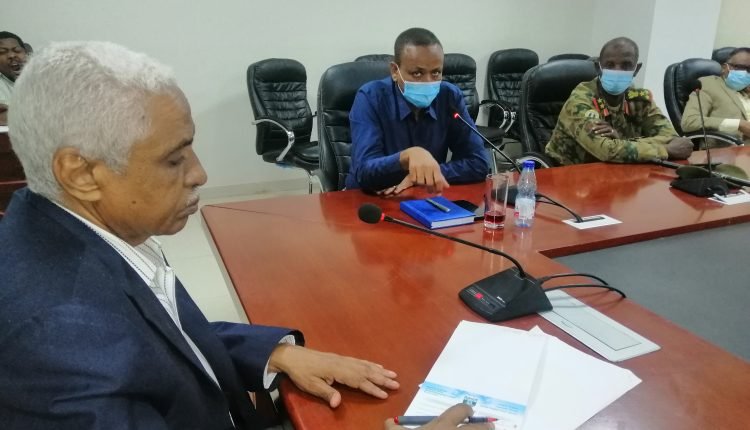 سلطات الخرطوم تصدر توجيهات عاجلة بتشديد الحظر واتخاذ إجراءات تجاه الأسواق وتحذر وتكشف نتائج جديدة لفحص كورونا