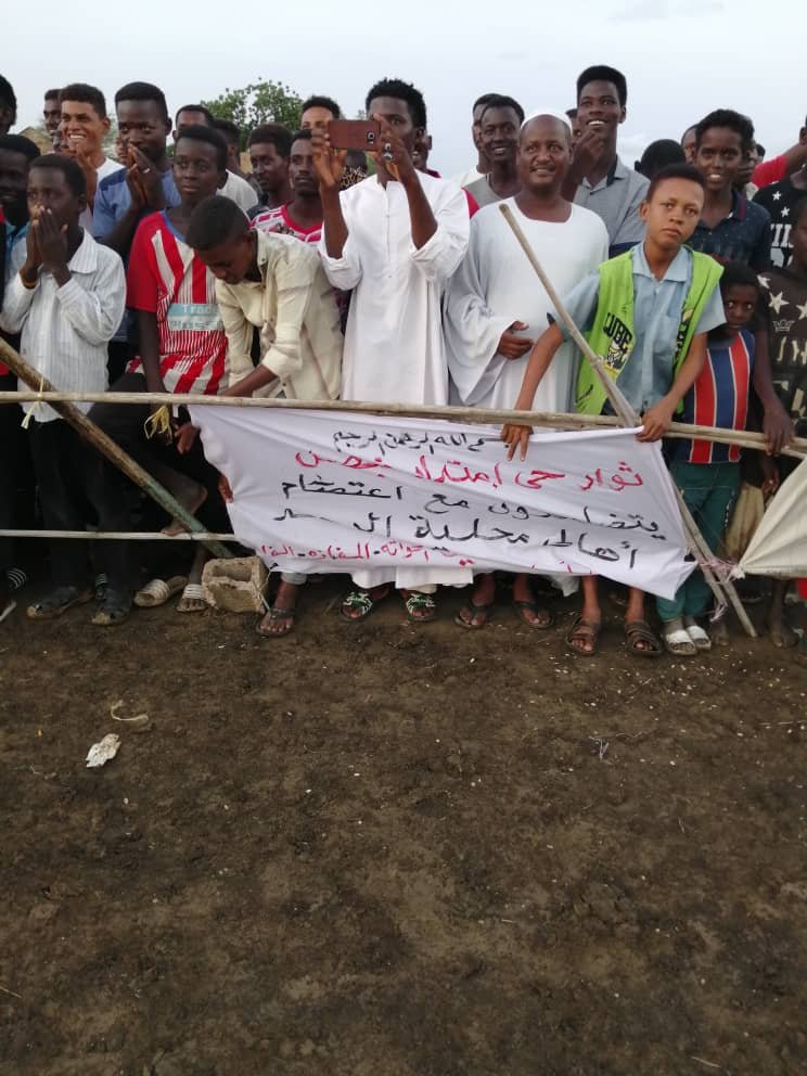 اتساع رقعة الاعتصامات المطلبية في السودان.. اكثر من 10 مناطق تضع حكومة حمدوك في المحك.. هل تكون الحواتة آخرها؟ اتساع رقعة الاعتصامات المطلبية في السودان.. اكثر من 10 مناطق تضع حكومة حمدوك في المحك.. هل تكون الحواتة آخرها؟