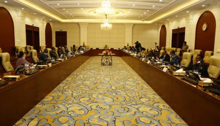 عاجل .. قرار باغلاق كامل لحدود ولاية سودانية والأسواق والغاء تصاريح المرور لمدة 10 ايام وتعليق الصلوات في المساجد
