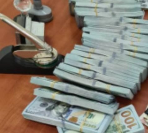 ضبط اجانب يعملون في تجارة النقد الاجنبي باحد فنادق الخرطوم