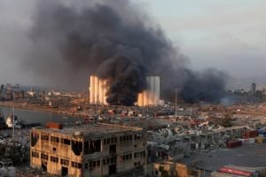 كارثة شبيهة بهيروشيما.. انفجار ضخم يهز لبنان ويحولها إلى دمار وأكثر من 78 قتيلا و 4 الاف مصاب ومفقودين و ترامب يتحدث عن قنبلة .. بالفيديو والصور