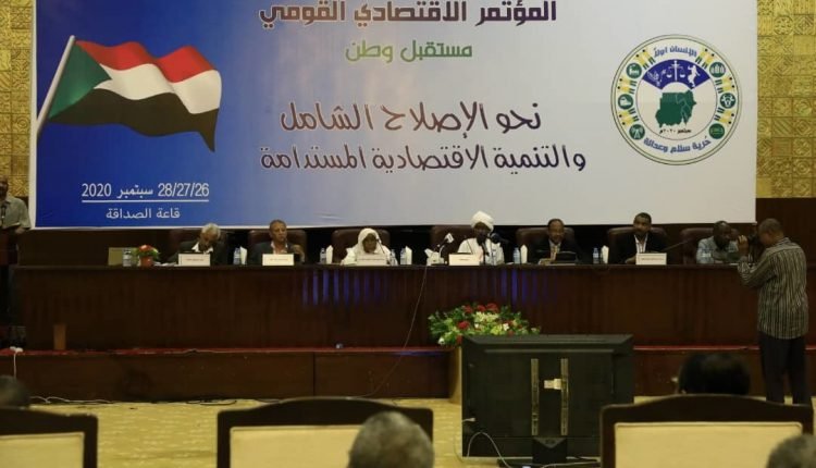 السودان: مشارك في المؤتمر الاقتصادي يحذر حمدوك من الدكتاتورية