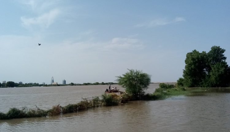 فيضانات السودان .. توالي انخفاض النيل الأزرق والري تكشف مناسيب النيل الابيض وتحذر