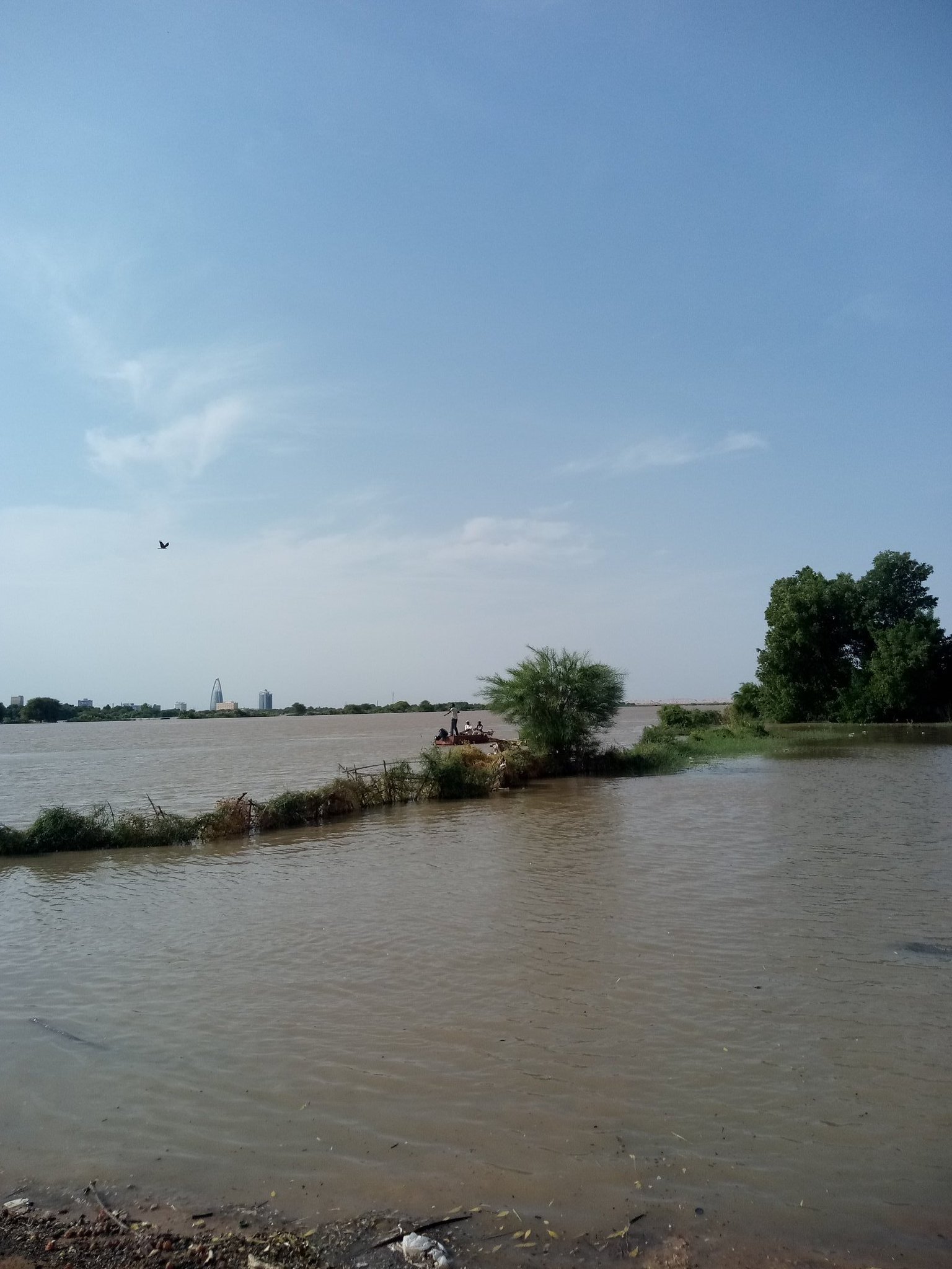 فيضانات السودان .. توالي انخفاض النيل الأزرق والري تكشف مناسيب النيل الابيض وتحذر