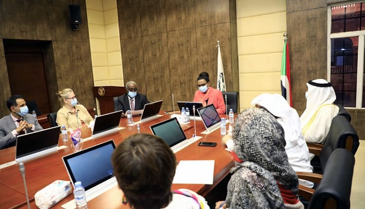 السودان: وزيرة المالية تكشف لوفد من المؤسسات الدولية المانحة معلومات جديدة عن رفع الدعم وتفعيل البطاقة النقدية