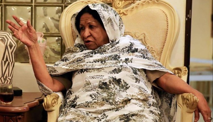 السودان: فنانة تشكيلية ترفض وسام الجمهورية الفرنسية للآداب رداً على تصريحات ماكرون