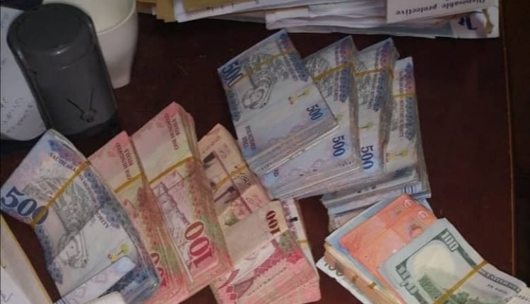 السودان: جمارك مطار الخرطوم تضبط حبوب ترامادول وعملات أجنبية