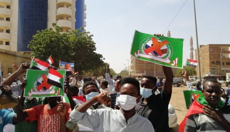 السودان: عاجل.. الشرطة تطلق الغاز المسيل للدموع لتفريغ متظاهرين وهتفافات ضد حمدوك