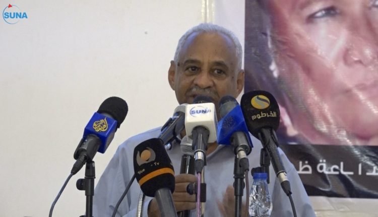 السودان: وزير الإعلام يهاجم مواقع إلكترونية ويعلن إصلاح القوانين