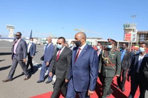 البرهان ينهي زيارته إلى اثيوبيا ويعود إلى السودان (بالصور)