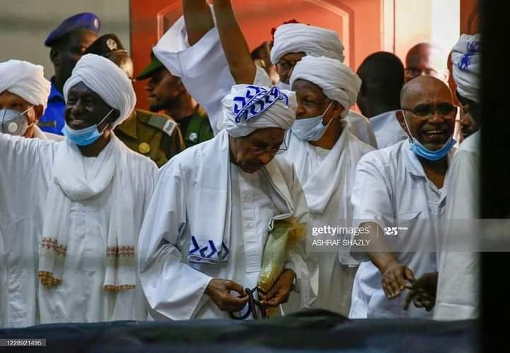 السودان: ولايات تطبق توجيهات لجنة ازالة التمكين وتحاصر الاسلاميين بقرارات اعفاءات واعتقالات وخطوات تصعيدية كبيرة