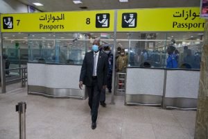 توجيهات عاجلة وفورية من وزير شؤون مجلس الوزراء السوداني بعد سرقة أمتعة المسافرين عبر مطار الخرطوم(بالصور)