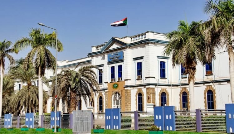 محمد الحسن محمد عثمان :  انتبهوا لما يجري داخل السلطة القضائية