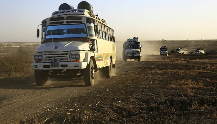 محتجون يغلقون المعبر الحدودي بين السودان وإثيوبيا وتوقف الحركة التجارية بعد اختطاف مليشيات مسلحة تجار سودانيين