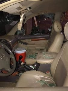 بالفيديو والصور.. عمليات تخريب وتهشيم زجاج سيارات ارهاب وفوضى في ليلة رأس السنة والشرطة تكشف ملابسات وتفاصيل الأحداث