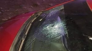 بالفيديو والصور.. عمليات تخريب وتهشيم زجاج سيارات ارهاب وفوضى في ليلة رأس السنة والشرطة تكشف ملابسات وتفاصيل الأحداث