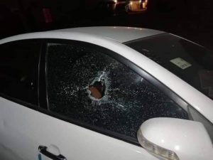 بالفيديو والصور.. عمليات تخريب وتهشيم زجاج سيارات ارهاب وفوضى في ليلة رأس السنة والشرطة تكشف ملابسات وتفاصيل الأحداث