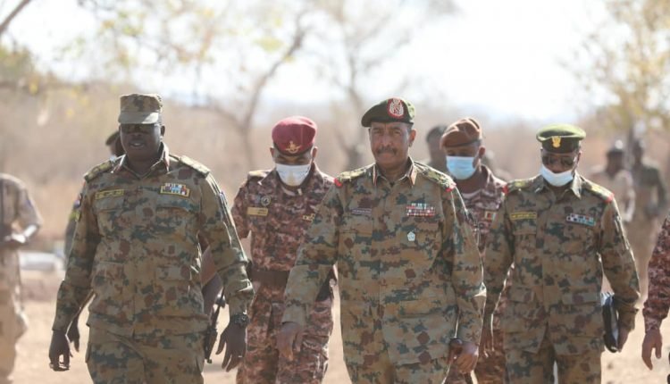 البرهان من الحدود مع اثيوبيا .. قادرون على حماية أرض وأمن السودان وصور تكشف تفقده القوات المسلحة وانتشار الجيش السوداني